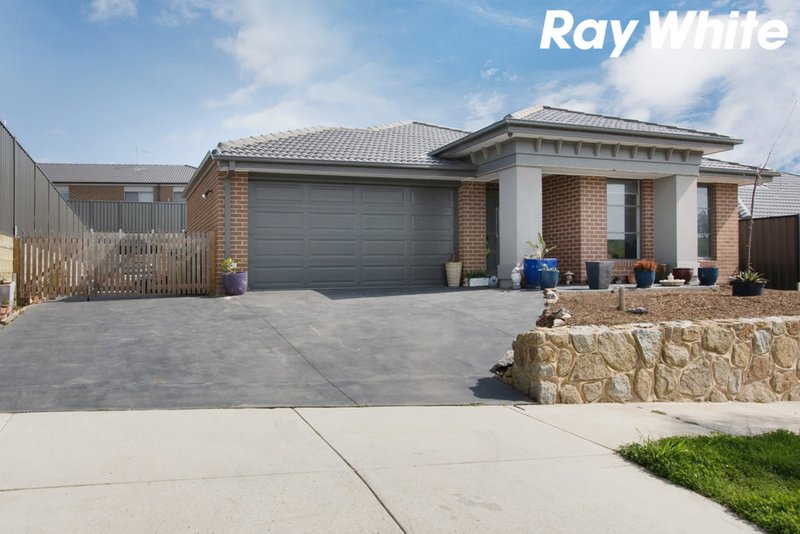 Photo - 9 Ocean Bend, Pakenham VIC 3810 - Image 2