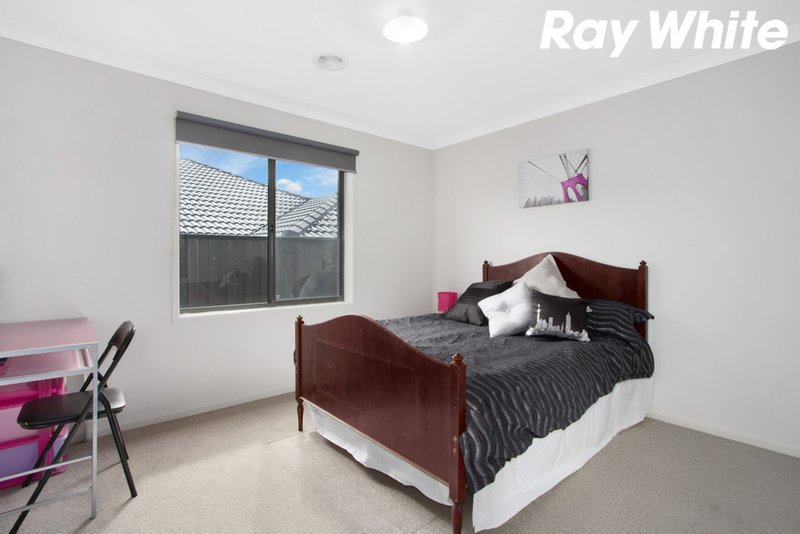 Photo - 9 Ocean Bend, Pakenham VIC 3810 - Image 9