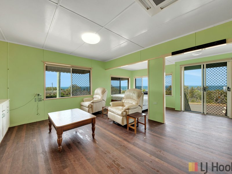 Photo - 9 Ocean Street, Tannum Sands QLD 4680 - Image 4