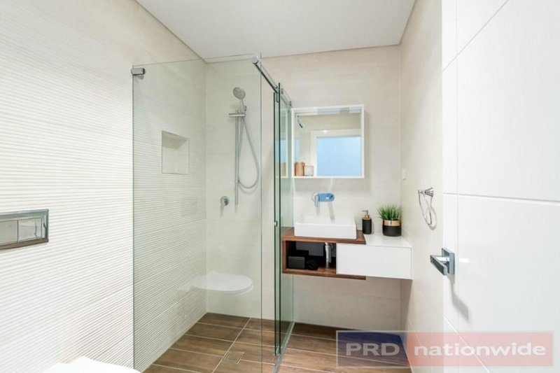 Photo - 9 Ogilvie Street, East Hills NSW 2213 - Image 5