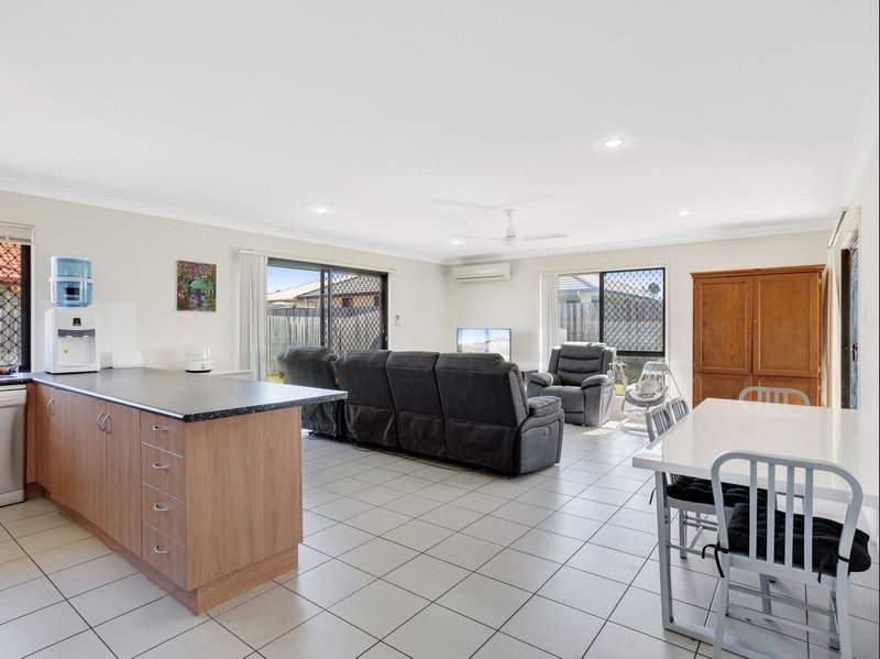 Photo - 9 Olivine Court, Rothwell QLD 4022 - Image 4