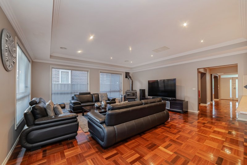 Photo - 9 Olrig Grove, Craigieburn VIC 3064 - Image 2