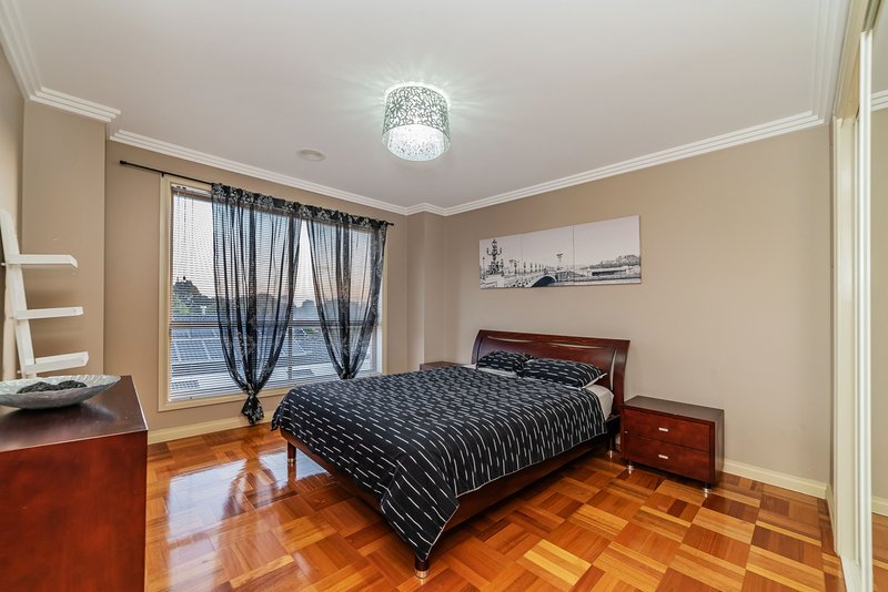 Photo - 9 Olrig Grove, Craigieburn VIC 3064 - Image 24