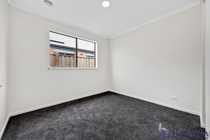 Photo - 9 Onoway Approach, Mickleham VIC 3064 - Image 7