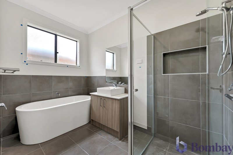 Photo - 9 Onoway Approach, Mickleham VIC 3064 - Image 10