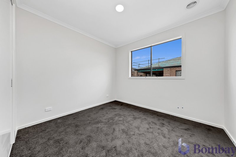 Photo - 9 Onoway Approach, Mickleham VIC 3064 - Image 11