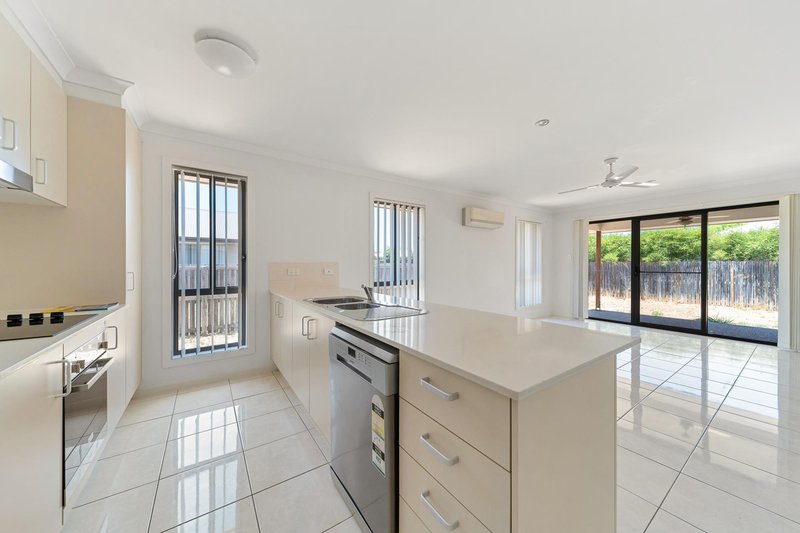 Photo - 9 Onyx Street, Emerald QLD 4720 - Image 2