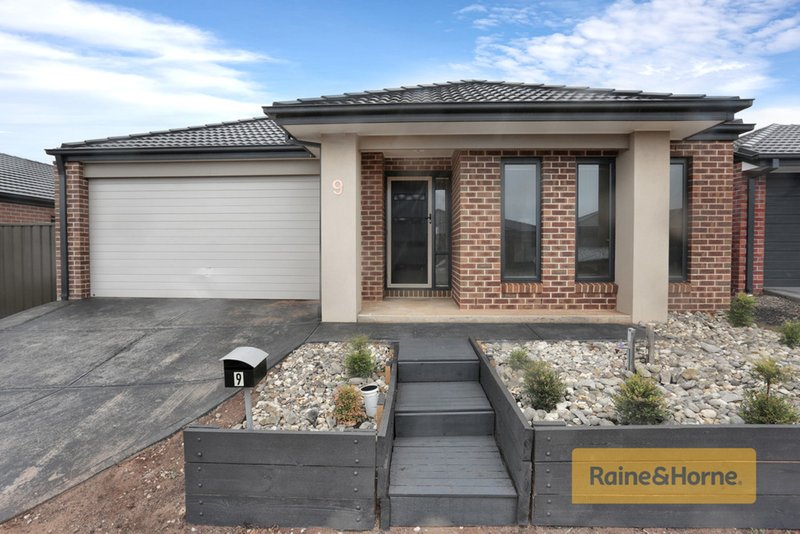 9 Opal Street, Melton South VIC 3338