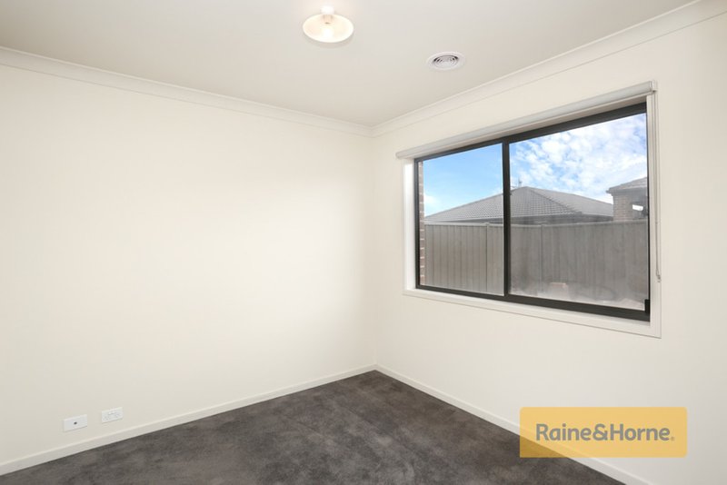 Photo - 9 Opal Street, Melton South VIC 3338 - Image 8