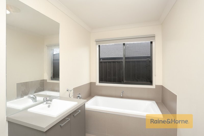 Photo - 9 Opal Street, Melton South VIC 3338 - Image 9