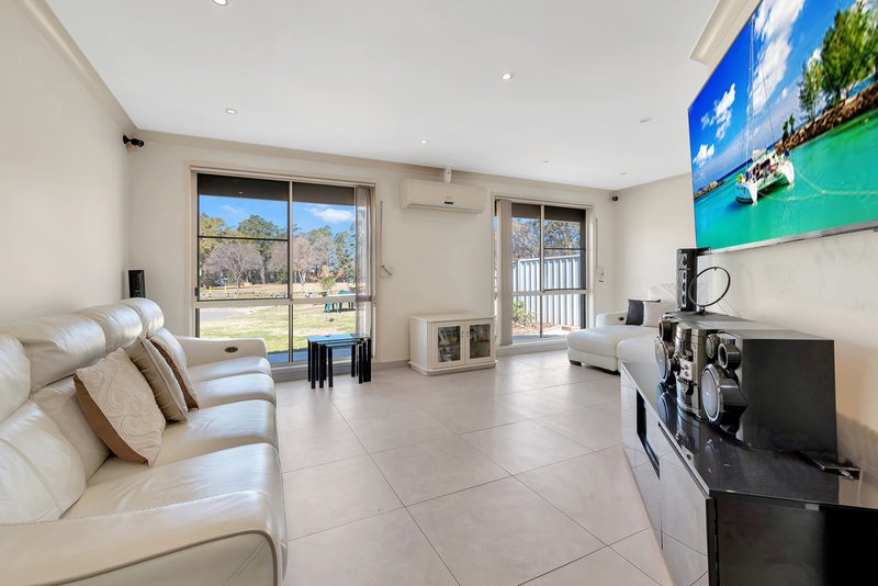 Photo - 9 Oriole Place, Green Valley NSW 2168 - Image 3