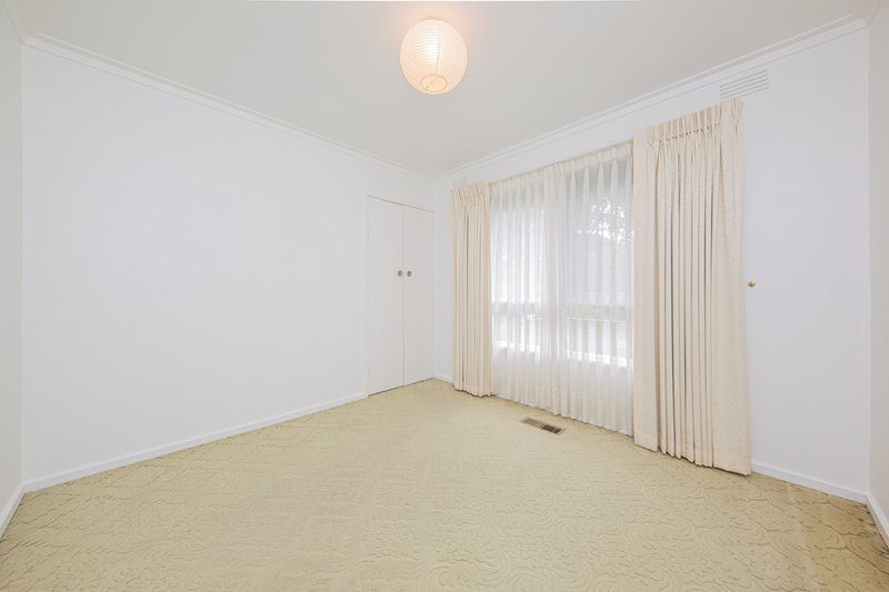 Photo - 9 Orloff Court, Burwood East VIC 3151 - Image 5