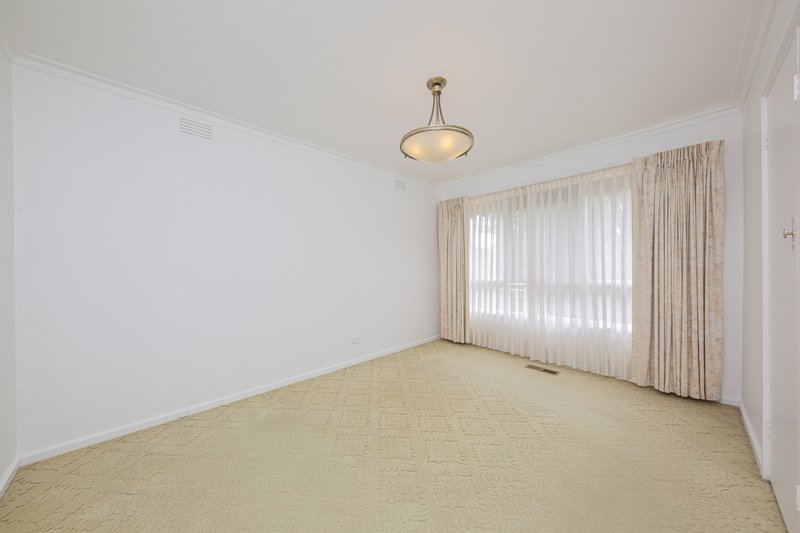 Photo - 9 Orloff Court, Burwood East VIC 3151 - Image 7