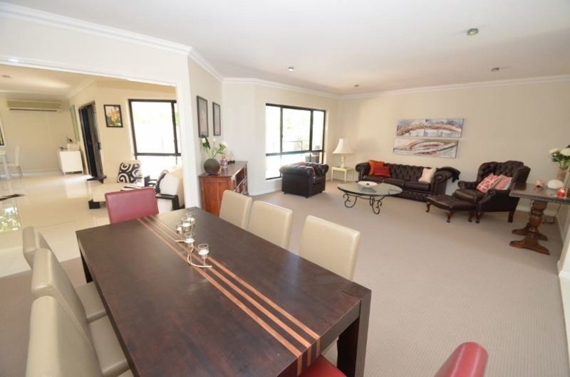 Photo - 9 Oxford Place, Arundel QLD 4214 - Image 3