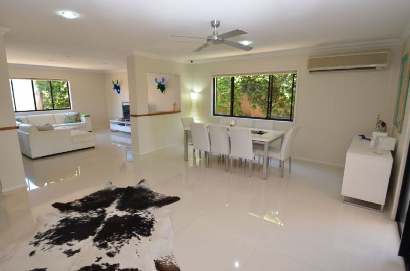 Photo - 9 Oxford Place, Arundel QLD 4214 - Image 10