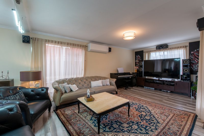 Photo - 9 Pace Circuit, South Morang VIC 3752 - Image 3