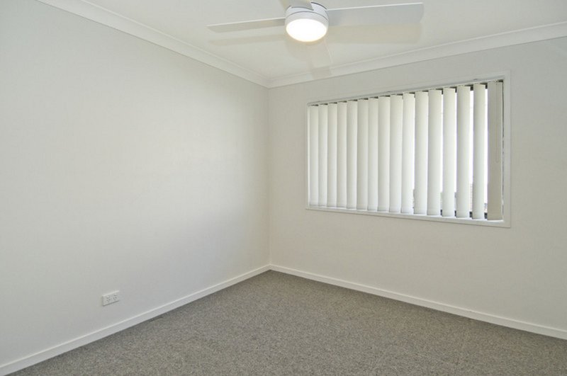 Photo - 9 Pacific Place, Pacific Pines QLD 4211 - Image 6
