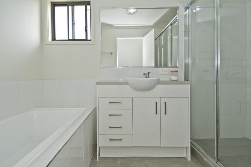 Photo - 9 Pacific Place, Pacific Pines QLD 4211 - Image 7