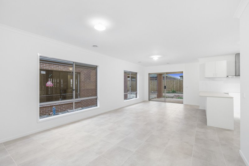 Photo - 9 Padova Avenue, Werribee VIC 3030 - Image 4