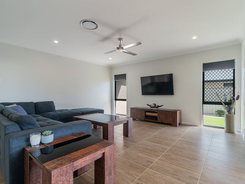 Photo - 9 Pandanus Court, Regents Park QLD 4118 - Image 5