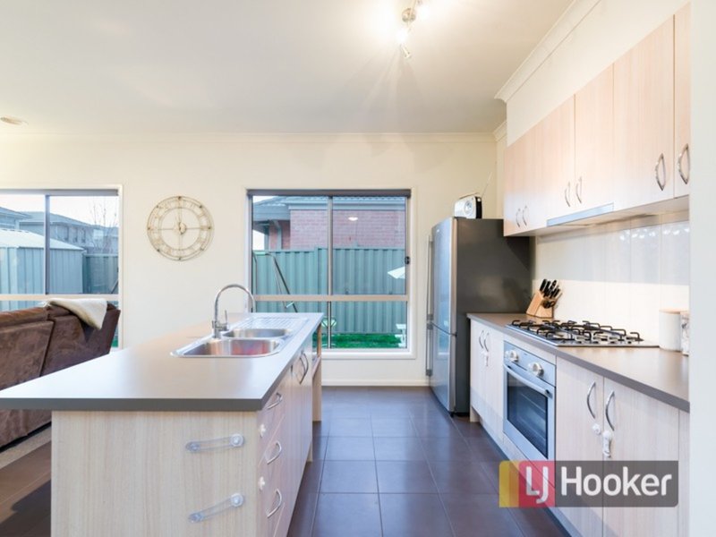 Photo - 9 Park Orchard Drive, Pakenham VIC 3810 - Image 3