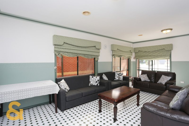 Photo - 9 Parker Court, Roxburgh Park VIC 3064 - Image 3