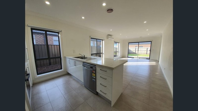 Photo - 9 Parkinson Street, Weir Views VIC 3338 - Image 5