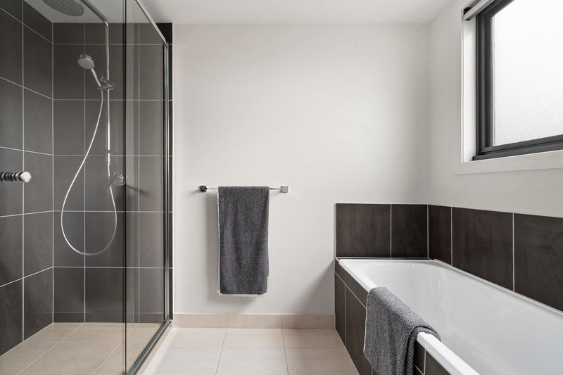 Photo - 9 Parkside Crescent, Seaholme VIC 3018 - Image 7