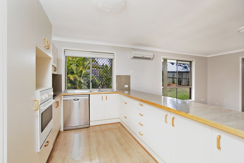 Photo - 9 Paroo Place, Hillcrest QLD 4118 - Image 3