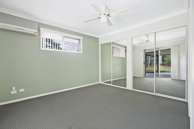 Photo - 9 Paroo Place, Hillcrest QLD 4118 - Image 9