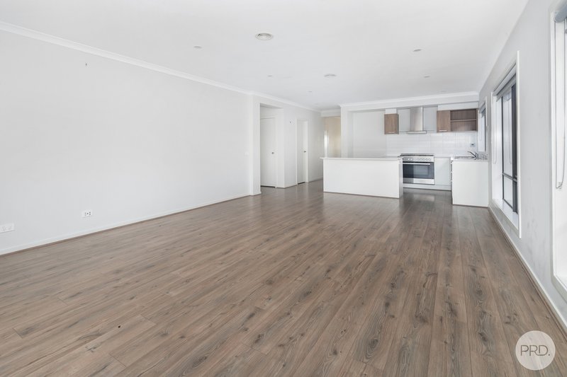 Photo - 9 Patriot Crescent, Smythes Creek VIC 3351 - Image 4