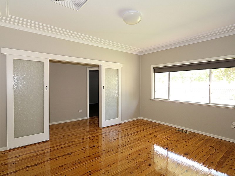 Photo - 9 Paull Street, Kooringal NSW 2650 - Image 2