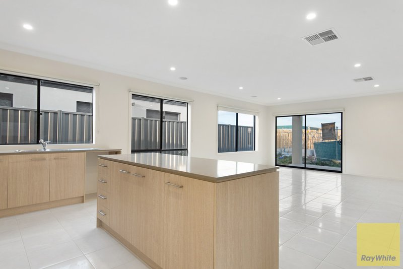 Photo - 9 Pechanga Street, Tarneit VIC 3029 - Image 5