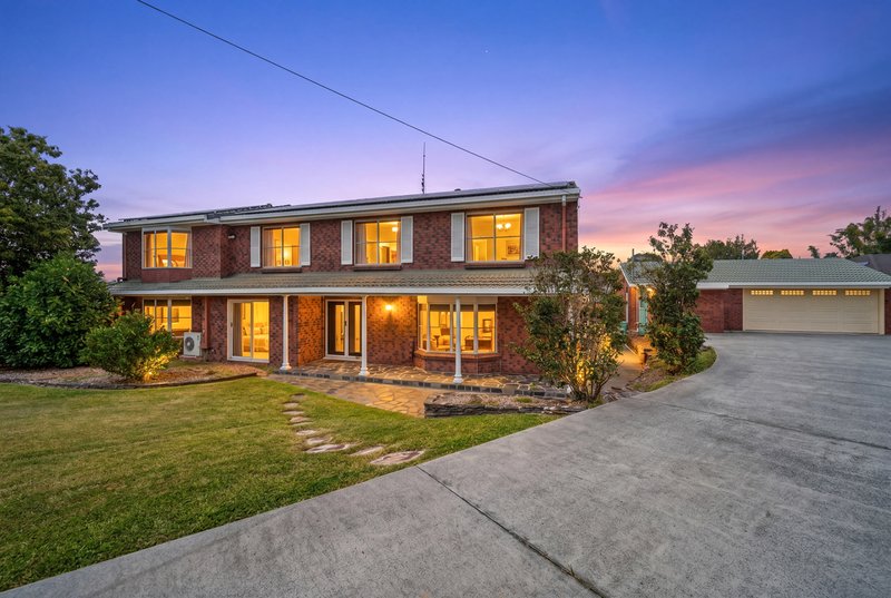 Photo - 9 Penamber Court, Benowa QLD 4217 - Image 2