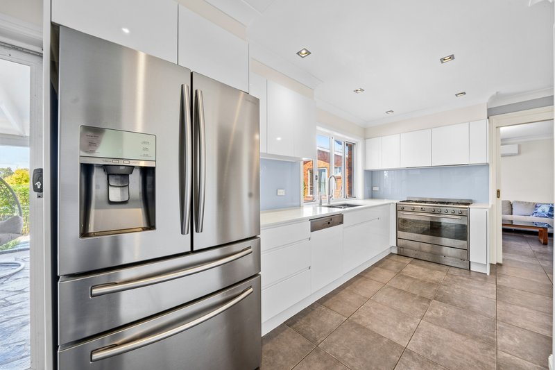 Photo - 9 Penamber Court, Benowa QLD 4217 - Image 9