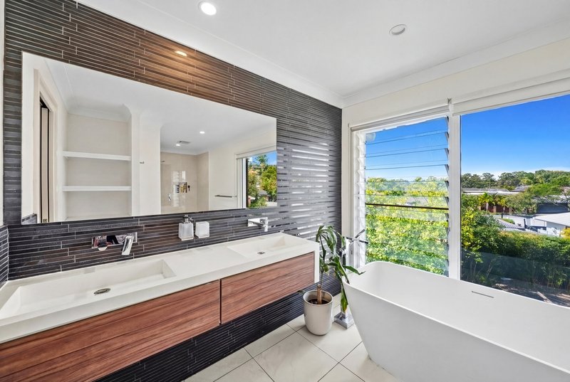 Photo - 9 Penamber Court, Benowa QLD 4217 - Image 13