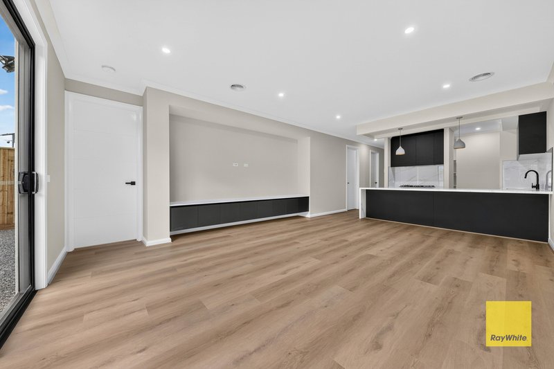 Photo - 9 Penzo Way, Tarneit VIC 3029 - Image 4