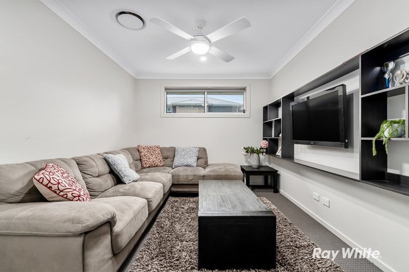 Photo - 9 Pimlico Crescent, Colebee NSW 2761 - Image 3