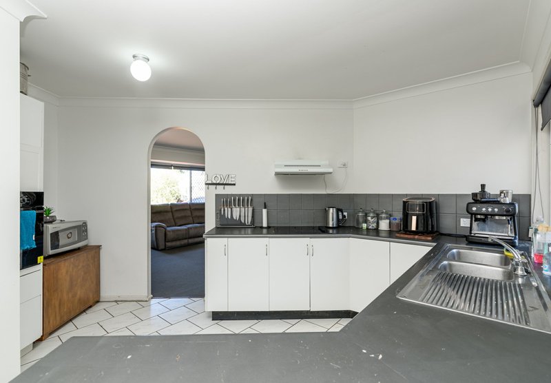 Photo - 9 Piper Court, Boronia Heights QLD 4124 - Image 6