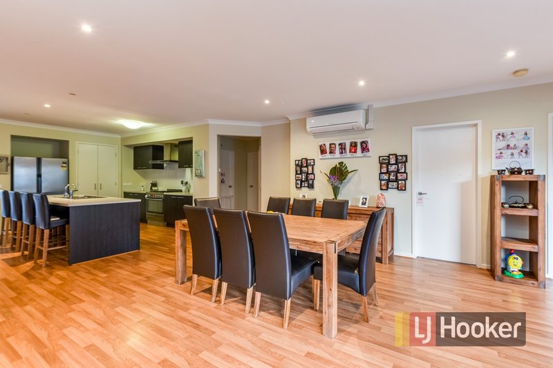 Photo - 9 Platt Close, Pakenham VIC 3810 - Image 4