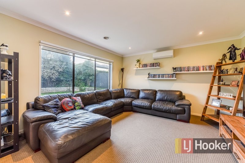 Photo - 9 Platt Close, Pakenham VIC 3810 - Image 7