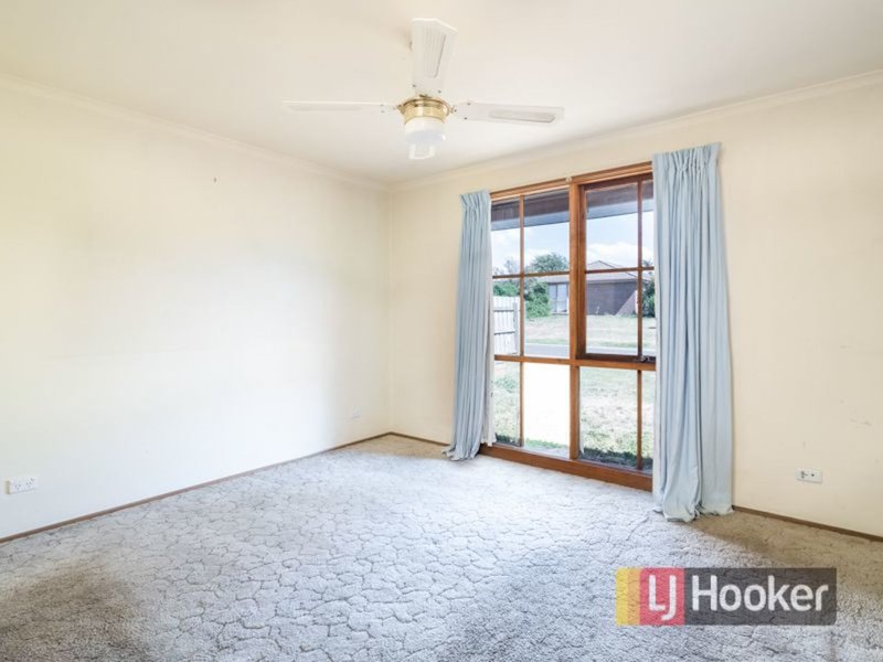 Photo - 9 Princess Maria Place, Hampton Park VIC 3976 - Image 7