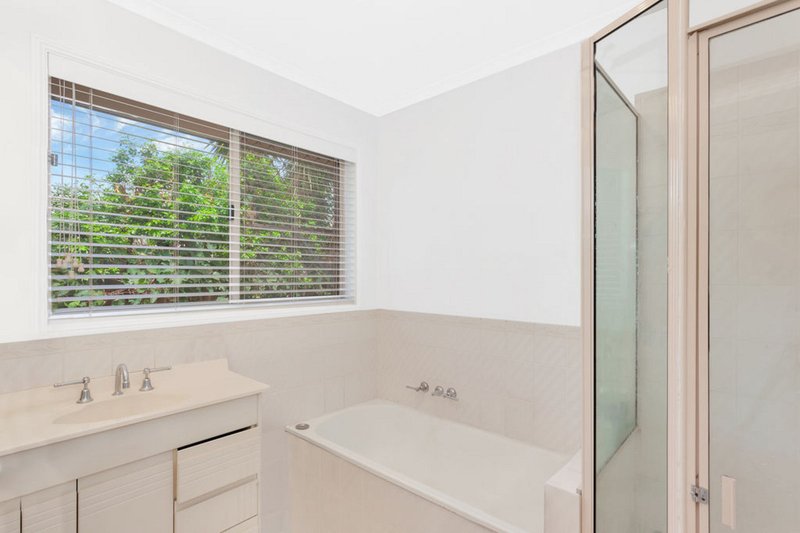 Photo - 9 Prinia Place, Burleigh Waters QLD 4220 - Image 9