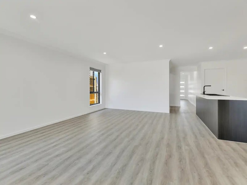Photo - 9 Pulsar Street, Flagstone QLD 4280 - Image 4