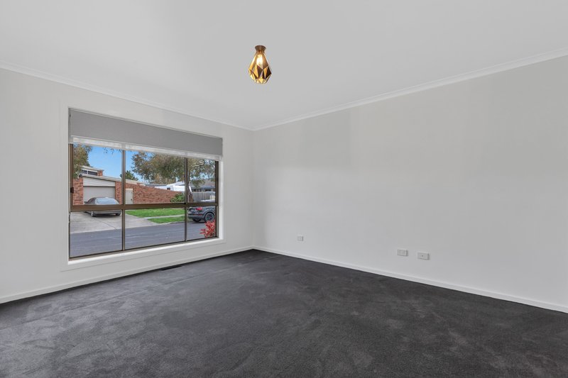 Photo - 9 Quarbing Street, Werribee VIC 3030 - Image 6