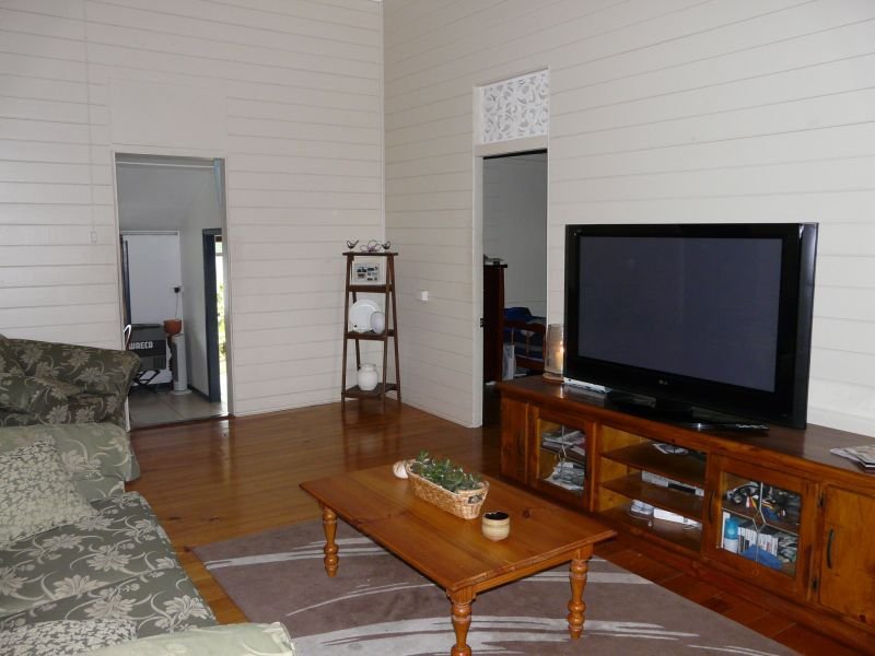 Photo - 9 Rae Street, Ayr QLD 4807 - Image 4