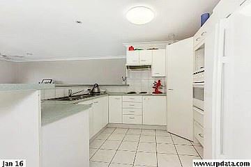 Photo - 9 Range Court, Arundel QLD 4214 - Image 2