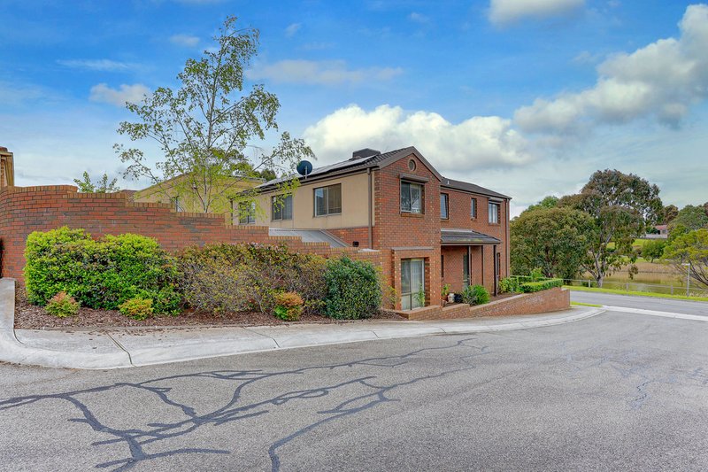 Photo - 9 Ravenhill Boulevard, Roxburgh Park VIC 3064 - Image 2