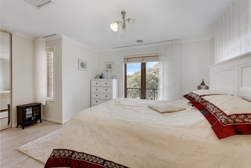 Photo - 9 Ravenhill Boulevard, Roxburgh Park VIC 3064 - Image 11