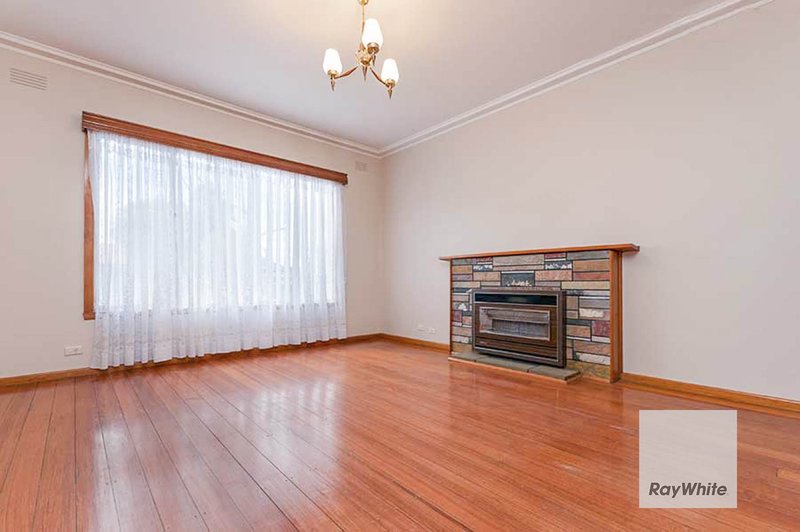 Photo - 9 Reaburn Avenue, St Albans VIC 3021 - Image 3